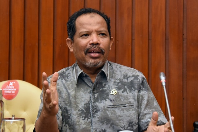 Anggota Komisi IV DPR RI, Johan Rosihan minta pemerintah segera mengatasi lonjakan harga daging sapi di tanah air.