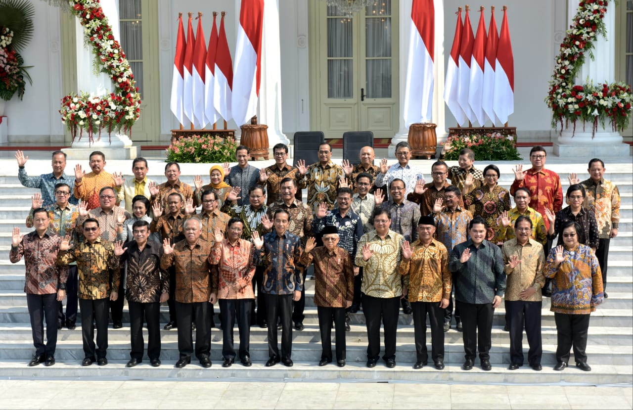 Semakin dekat penyelenggaraan pemilu 2024, desakan reshuffle menguat. Desakan itu datang bukan dari partai oposisi tapi dari PDIP.