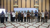 Foto bersama Pimpinan Universitas Binawan dengan Staf Ahli Kementerian Ketenagakerjaan RI