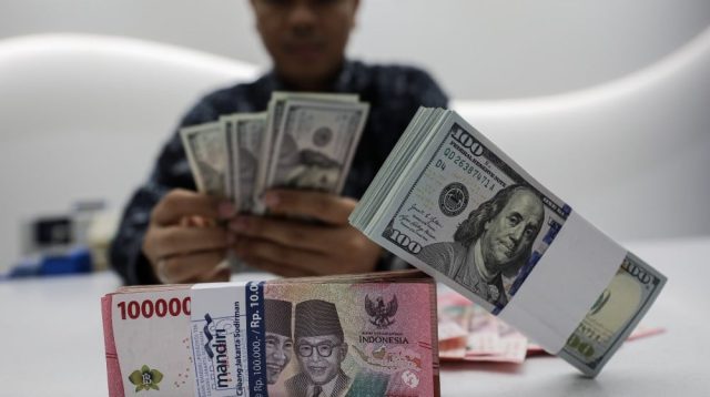 dolar dan rupiah