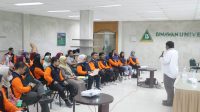 Peserta pelatihan menyimak materi pelatihan yang disampaikan oleh narasumber dari BNPB DKI Jakarta.