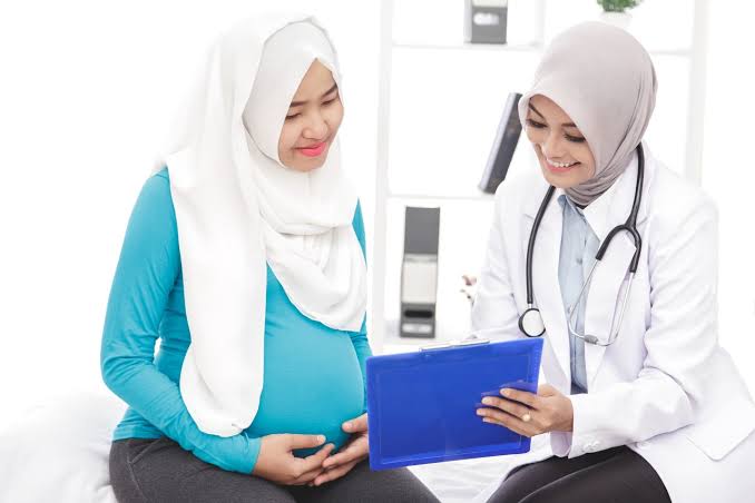 Ilustrasi ibu hamil dan bidan (Foto-Universitas Muhammadiyah Jakarta) Ilustrasi ibu hamil dan bidan (Foto-Universitas Muhammadiyah Jakarta)