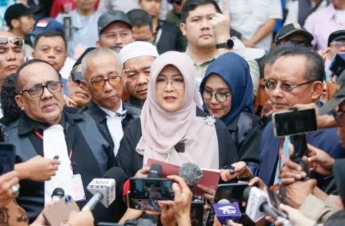 Dokter Tifa memberikan penjelasan kepada media usai menjalani persidangan di Pengadilan Negeri Jakarta Timur (Foto Realita dot co)