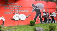 Mural di salah satu tembok berisi kritik sosial (Foto Riau Mandiri)