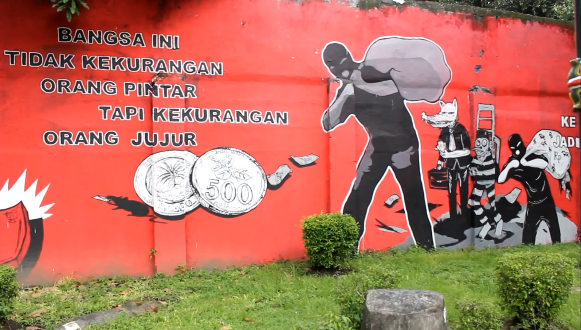 Mural di salah satu tembok berisi kritik sosial (Foto Riau Mandiri)