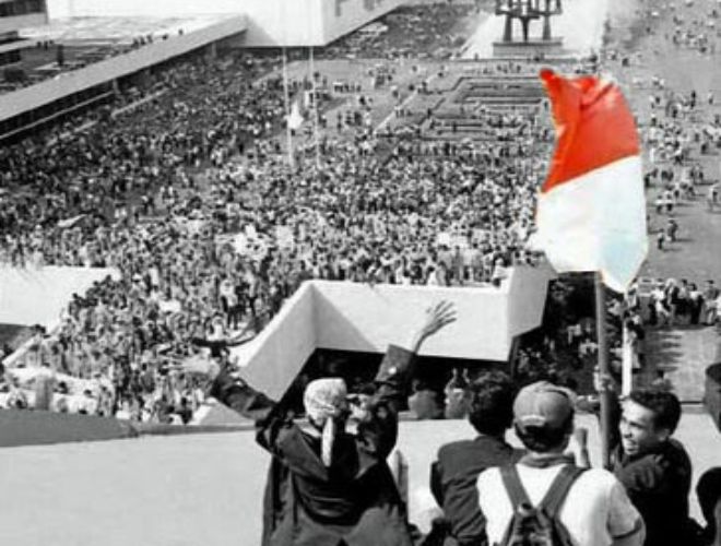 Ribuan mahasiswa dari berbagai perguruan tinggi menuntut agenda reformasi (Foto Berdikari Online)